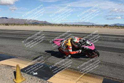 media/Nov-16-2025-Race Pace (Sun) [[8c5fa54630]]/Non Verified Riders (1st 20 Minutes)/3-Turn 3 Inside (11am)/